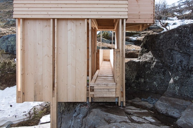 Sauna Construction Details: Examples of Small-Scale Wooden Architecture - Featured Image
