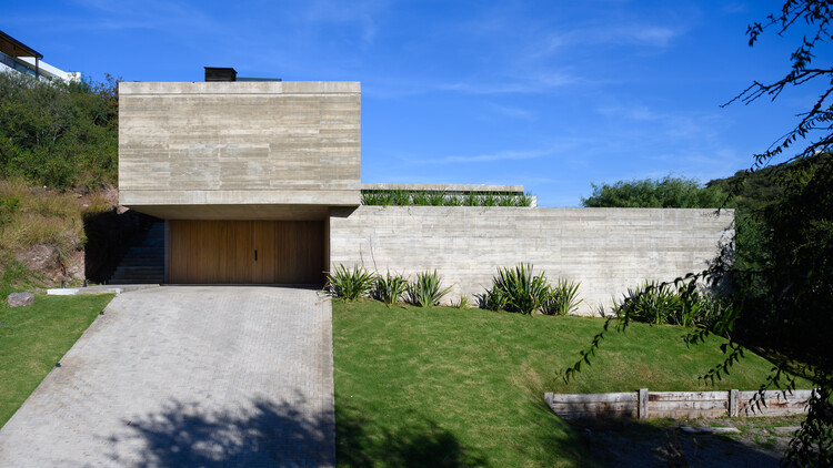 CR House / Arpon Arquitectura - Exterior Photography, Houses, Garden, Facade